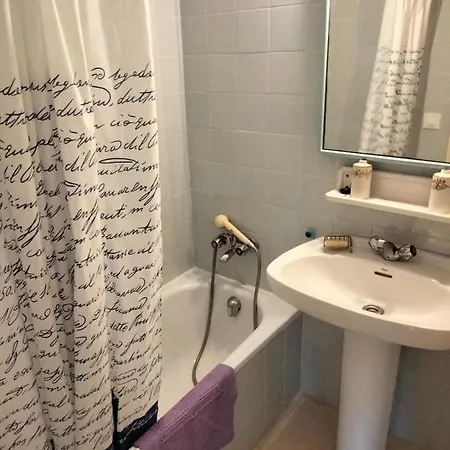 Apartamento De Tres Dormitorios Para Hasta Cuatro Personas En Plaza Del Caballo Con Magnifica Ubicacion A 200 Metros De La Feria Con Plaza De Aparcamiento Privado Apartmán *