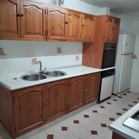Apartamento De Tres Dormitorios Para Hasta Cuatro Personas En Plaza Del Caballo Con Magnifica Ubicacion A 200 Metros De La Feria Con Plaza De Aparcamiento Privado Appartement *