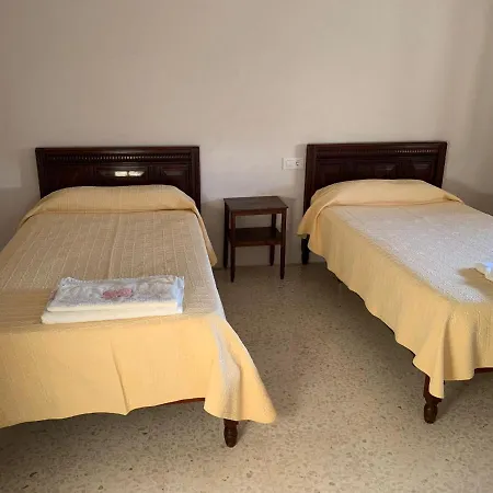 Apartamento De Tres Dormitorios Para Hasta Cuatro Personas En Plaza Del Caballo Con Magnifica Ubicacion A 200 Metros De La Feria Con Plaza De Aparcamiento Privado Appartement Jerez de la Frontera