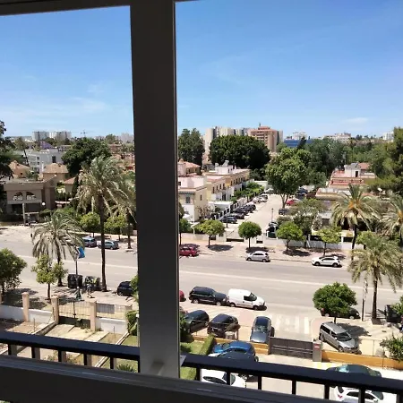 Apartamento De Tres Dormitorios Para Hasta Cuatro Personas En Plaza Del Caballo Con Magnifica Ubicacion A 200 Metros De La Feria Con Plaza De Aparcamiento Privado Jerez de la Frontera